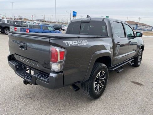 Used 2022 Toyota Tacoma TRD Sport image 5