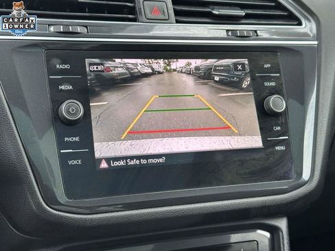 Used 2022 Volkswagen Tiguan SE w/ Panoramic Sunroof Package AWD/4WD image 29