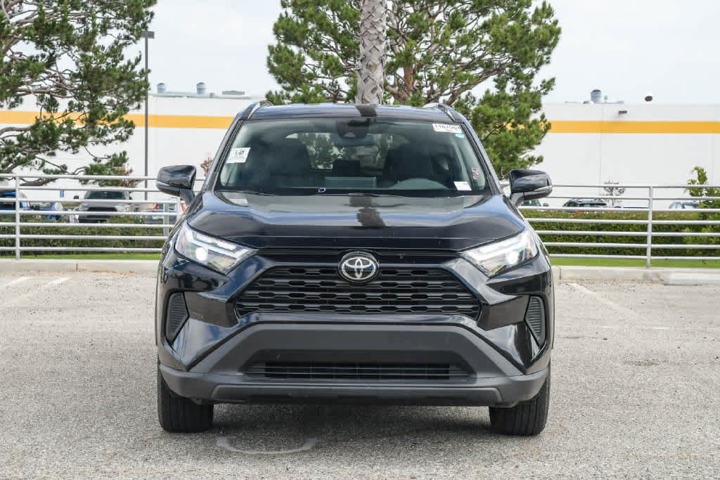 Used 2025 Toyota RAV4 XLE AWD/4WD image 2