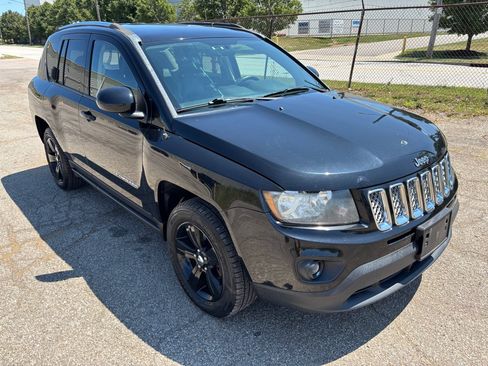 Used 2014 Jeep Compass Latitude AWD/4WD image 1