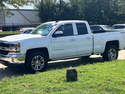 Used 2018 Chevrolet Silverado 1500 LT w/ All Star Edition AWD/4WD image 3