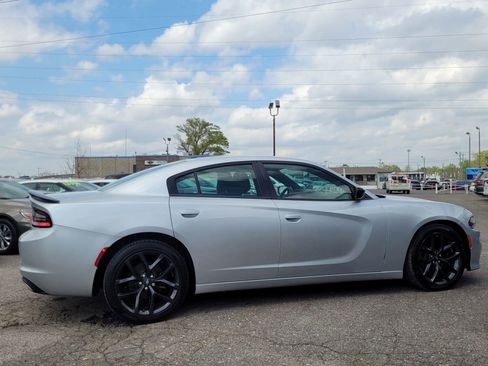 Used 2021 Dodge Charger SXT w/ Blacktop Package RWD image 5