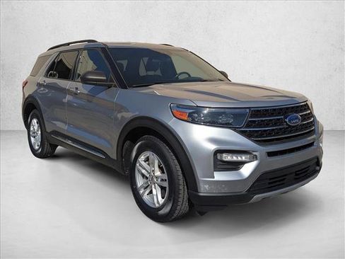 Used 2020 Ford Explorer XLT w/ Equipment Group 202A image 3