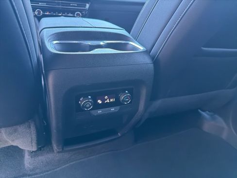 Used 2025 Chevrolet Traverse LT image 21