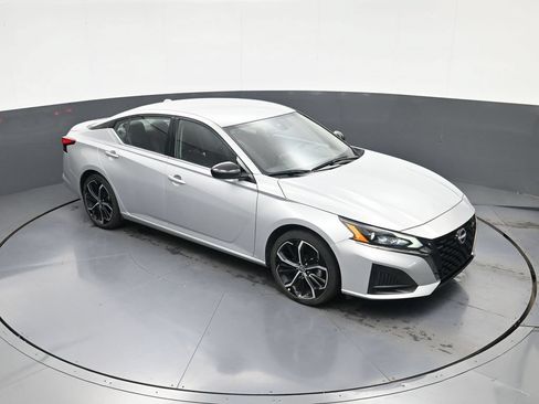 Certified 2025 Nissan Altima 2.5 SR FWD image 26