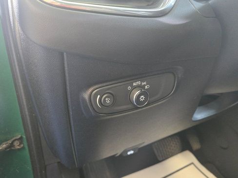 Used 2018 Chevrolet Equinox LT image 12