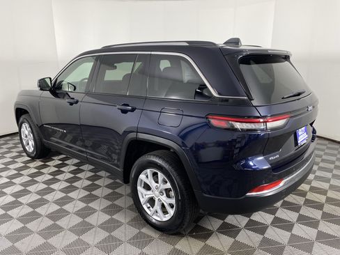 Used 2024 Jeep Grand Cherokee Limited AWD/4WD image 11