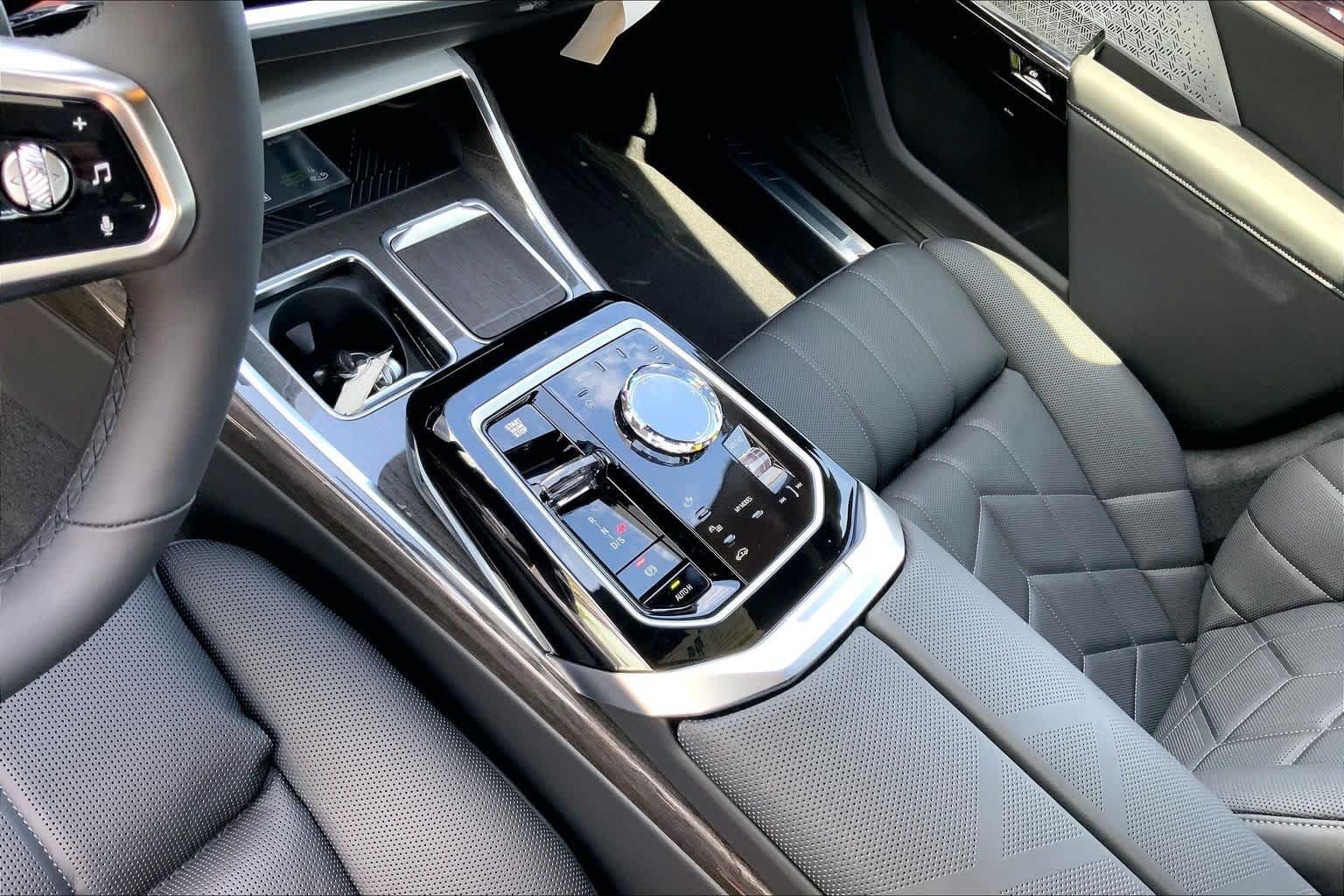 New 2026 BMW 760i xDrive w/ Executive Package AWD/4WD image 7