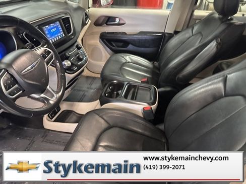 Used 2019 Chrysler Pacifica Touring-L image 35