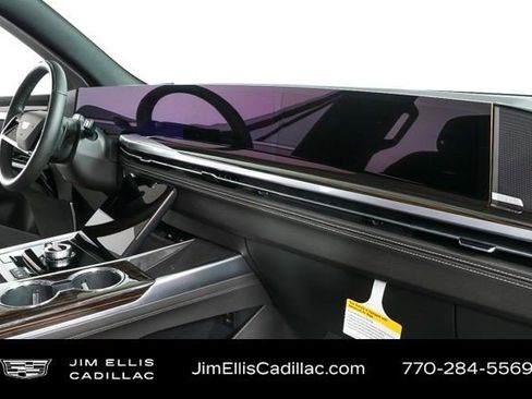 Certified 2026 Cadillac Escalade Luxury AWD/4WD image 25