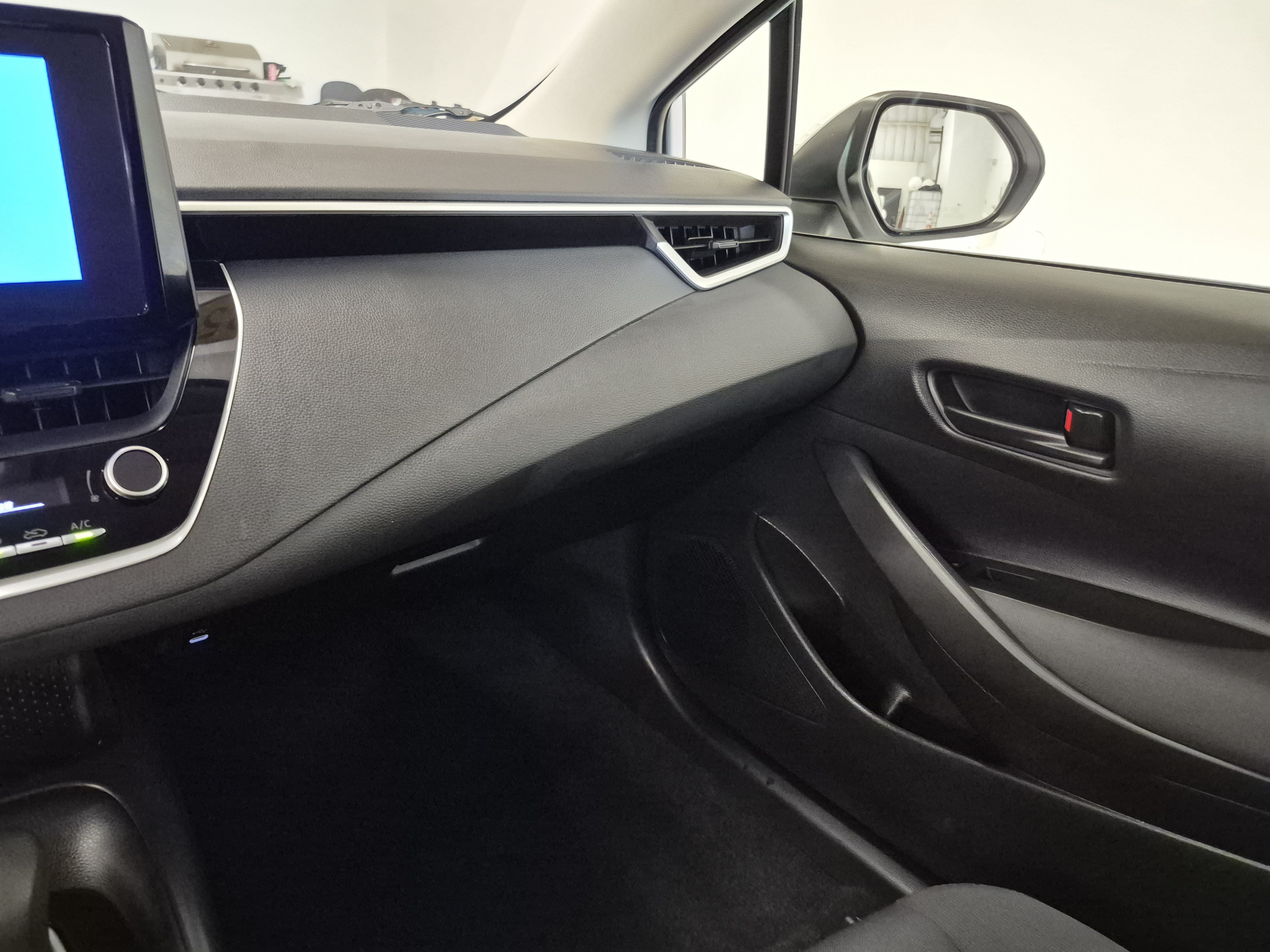 Used 2025 Toyota Corolla LE FWD image 19
