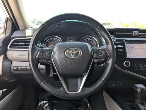 Used 2018 Toyota Camry SE w/ Moonroof Package FWD image 17