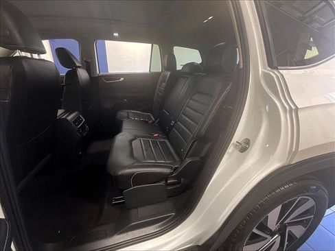 Used 2025 Volkswagen Atlas SEL AWD/4WD image 15