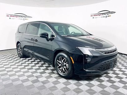 New 2027 Chrysler Pacifica Limited