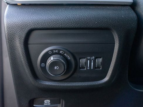 Used 2023 Jeep Grand Cherokee L Limited w/ Luxury Tech Group II image 15