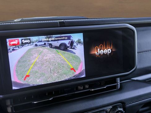 Used 2024 Jeep Wrangler Unlimited Rubicon w/ Technology Group image 17