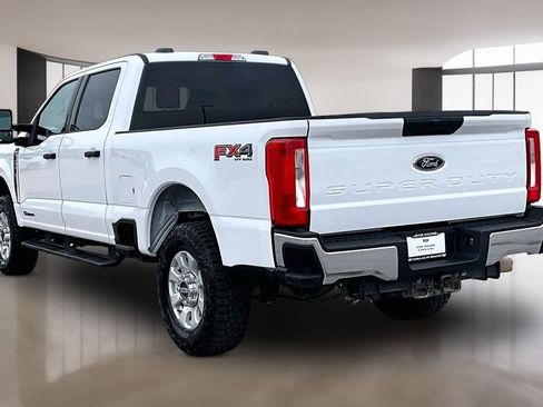 Used 2023 Ford F250 XLT w/ FX4 Off-Road Package AWD/4WD image 12