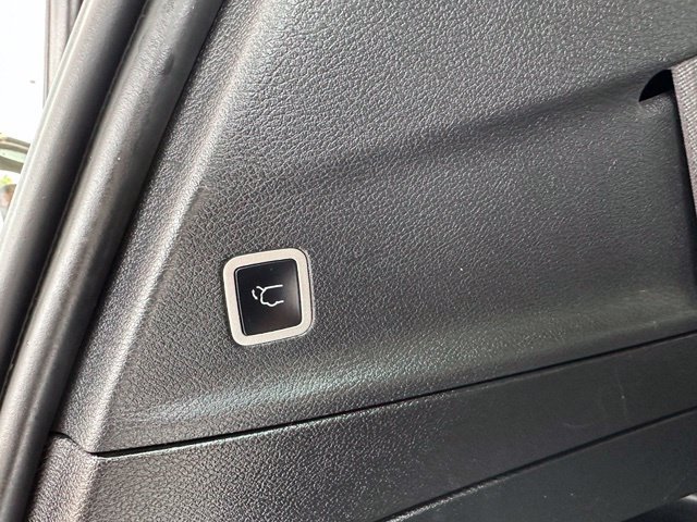 Used 2023 Chrysler Pacifica Touring FWD image 19
