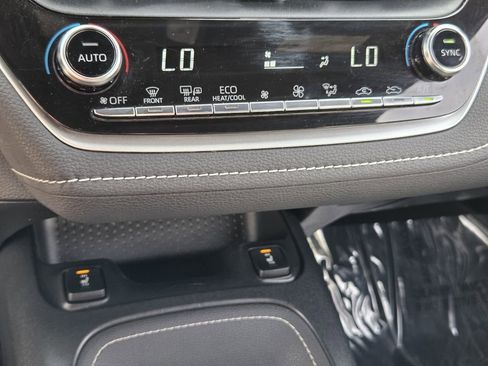 Used 2022 Toyota Corolla XSE FWD image 19