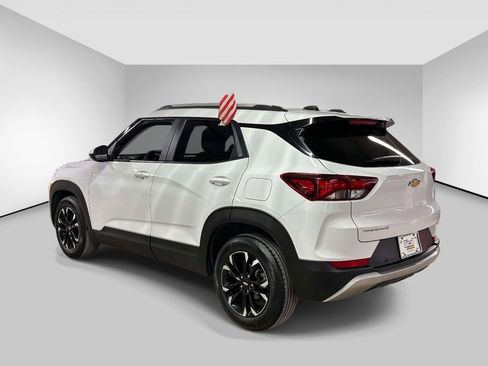 Used 2022 Chevrolet TrailBlazer LT w/ Convenience Package FWD image 3