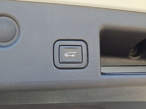 Used 2024 Chevrolet Equinox LT FWD image 14