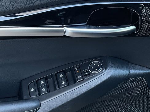 Used 2025 Kia Seltos S image 12