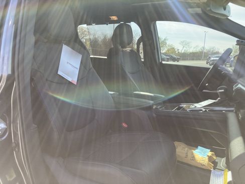 Certified 2025 Toyota Sienna Platinum image 28