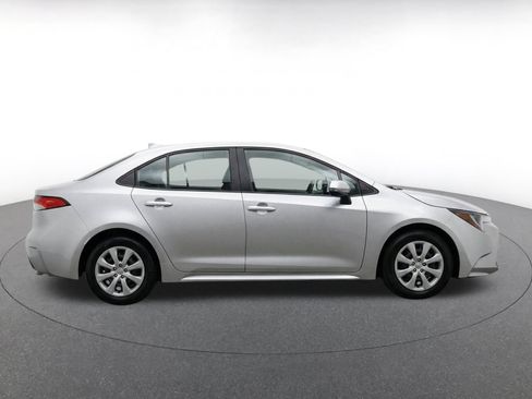 Used 2025 Toyota Corolla LE FWD image 10