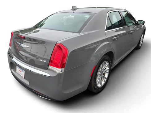 Used 2019 Chrysler 300 Touring w/ Driver Convenience Group RWD image 13