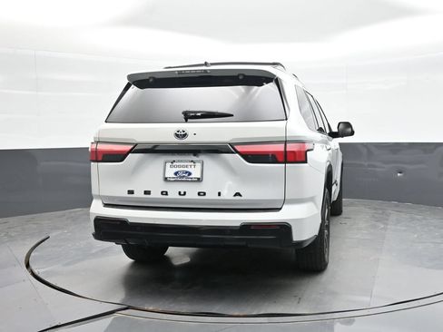 Used 2023 Toyota Sequoia Platinum AWD/4WD image 5