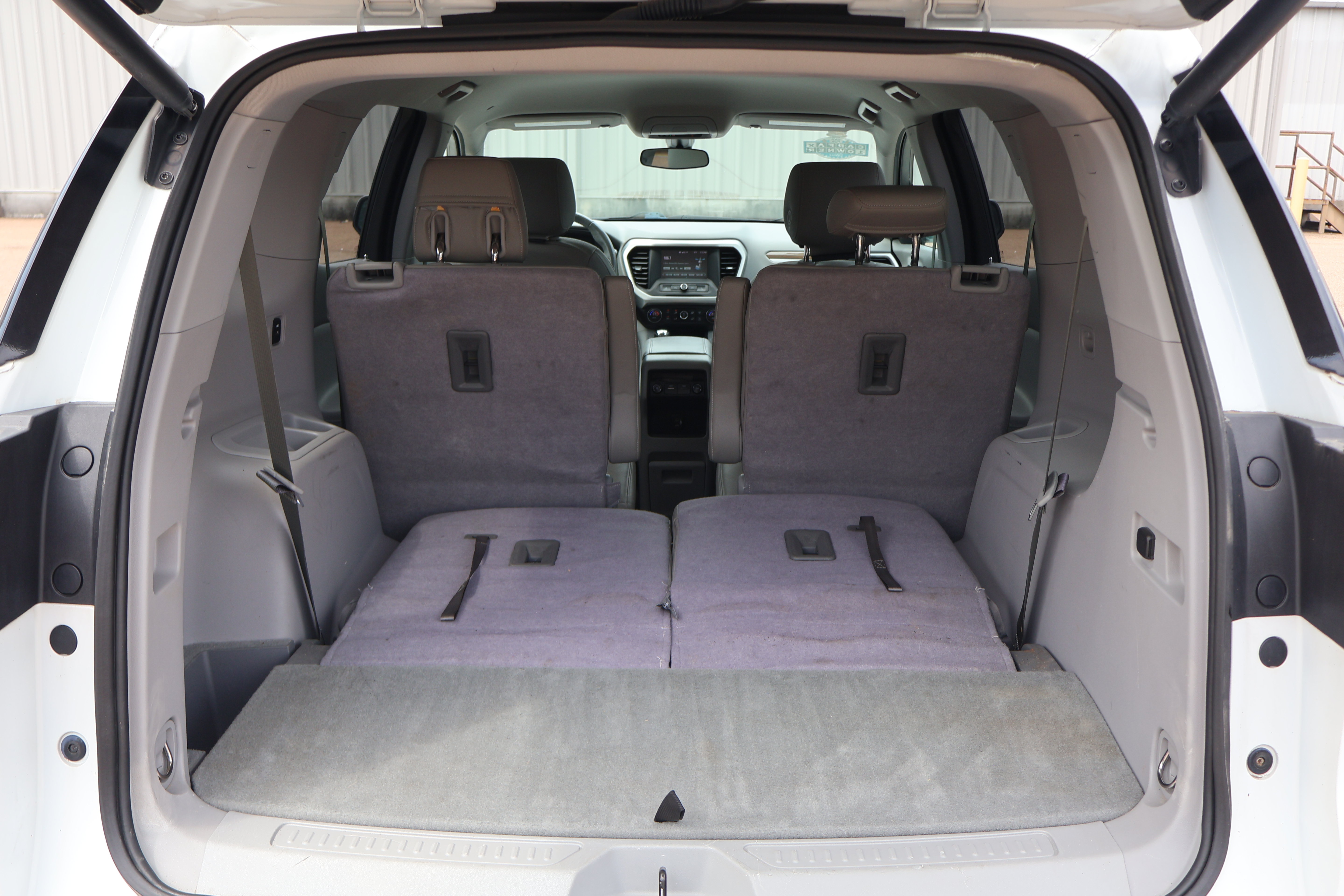 Used 2019 GMC Acadia SLE FWD image 17