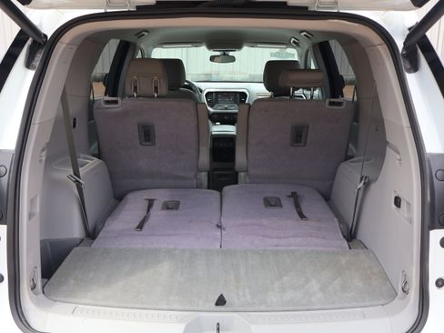 Used 2019 GMC Acadia SLE FWD image 17
