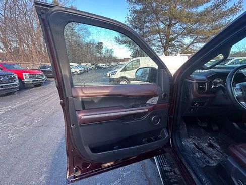 Used 2024 Ford Expedition Limited image 12