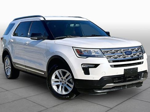 Used 2018 Ford Explorer XLT w/ Equipment Group 202A AWD/4WD image 3