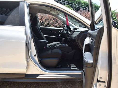Used 2020 Nissan Rogue SV AWD/4WD image 14