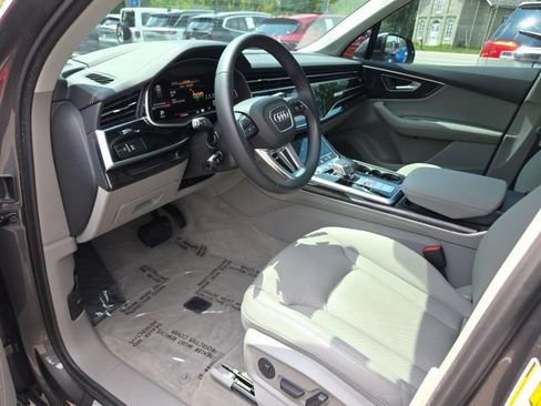 Used 2023 Audi Q7 3.0T Prestige AWD/4WD image 2