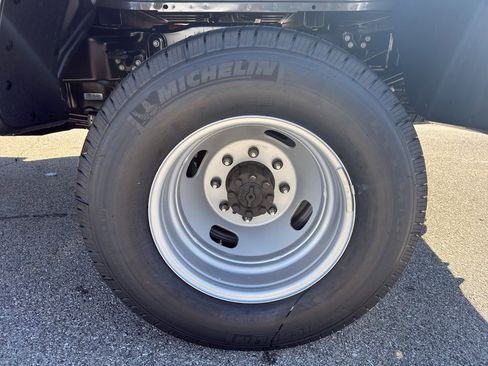 New 2026 Ford F350 XL w/ XL Chrome Package image 18