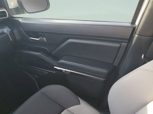 Certified 2025 Toyota Tacoma TRD Off-Road AWD/4WD image 12