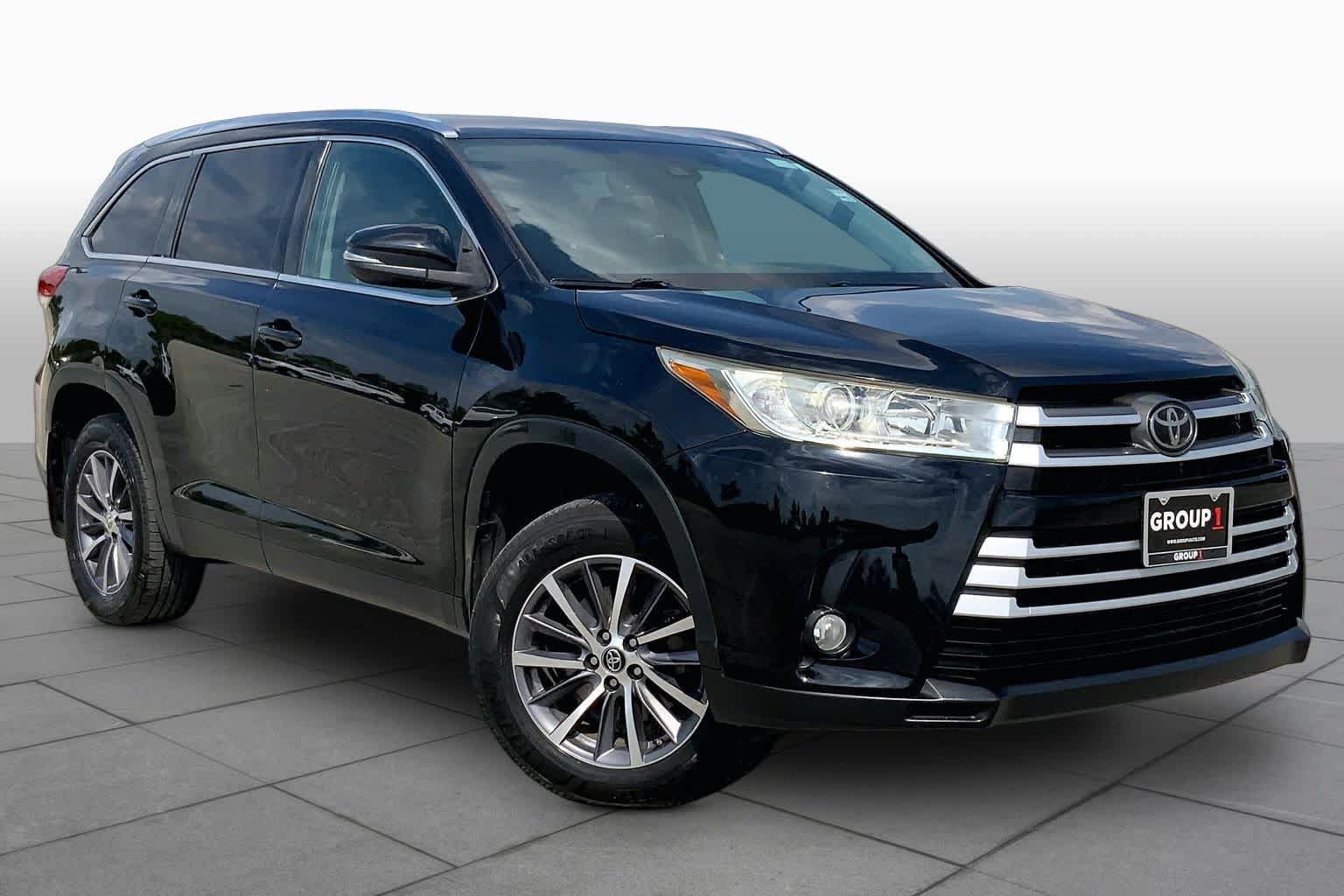 Used 2019 Toyota Highlander XLE AWD/4WD image 3