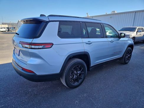 Used 2024 Jeep Grand Cherokee L Altitude image 8