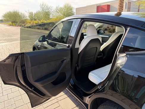 Used 2023 Tesla Model Y Long Range AWD/4WD image 10