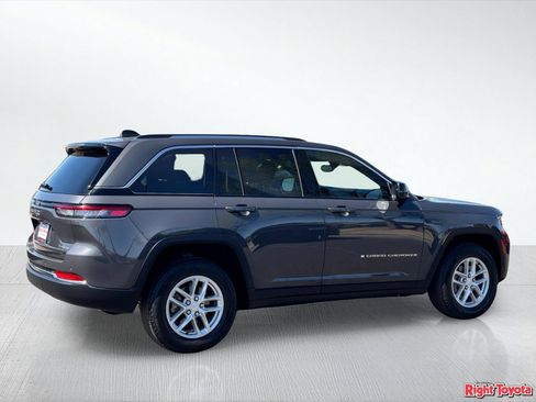 Used 2024 Jeep Grand Cherokee Laredo X RWD image 5
