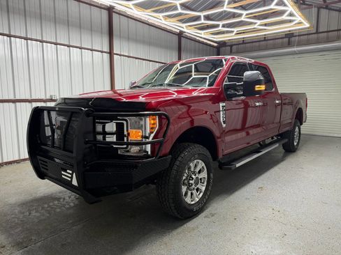 Used 2018 Ford F250 XLT w/ XLT Premium Package AWD/4WD image 3