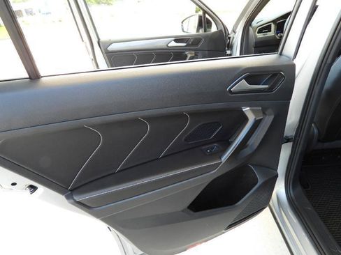 Used 2022 Volkswagen Tiguan SE R-Line image 46