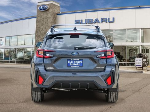 Used 2025 Subaru Crosstrek 2.0i Premium image 3