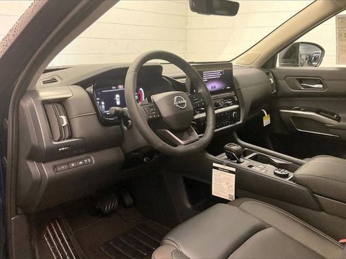 New 2026 Nissan Pathfinder SL image 7