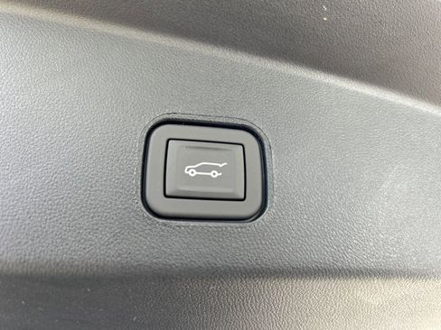 New 2026 Cadillac Lyriq Signature Luxury image 10