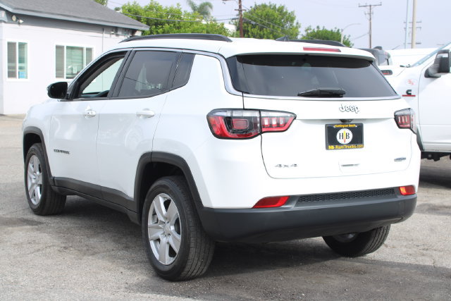 Used 2022 Jeep Compass Latitude w/ Convenience Group AWD/4WD image 3