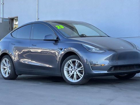 Used 2023 Tesla Model Y Standard Range image 2