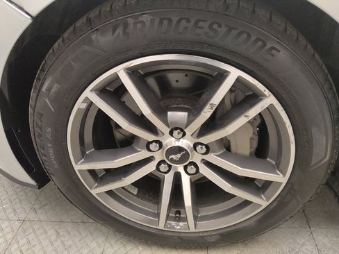 Used 2017 Ford Mustang Premium image 31